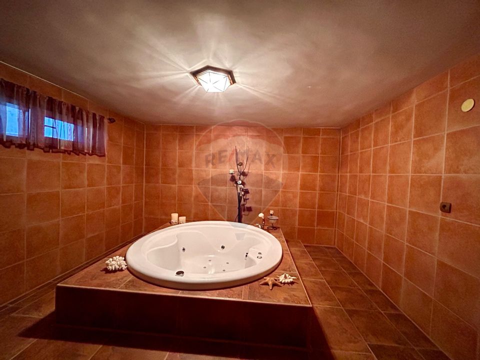 Casă / Vilă cu 16 camere de vânzare în zona Central