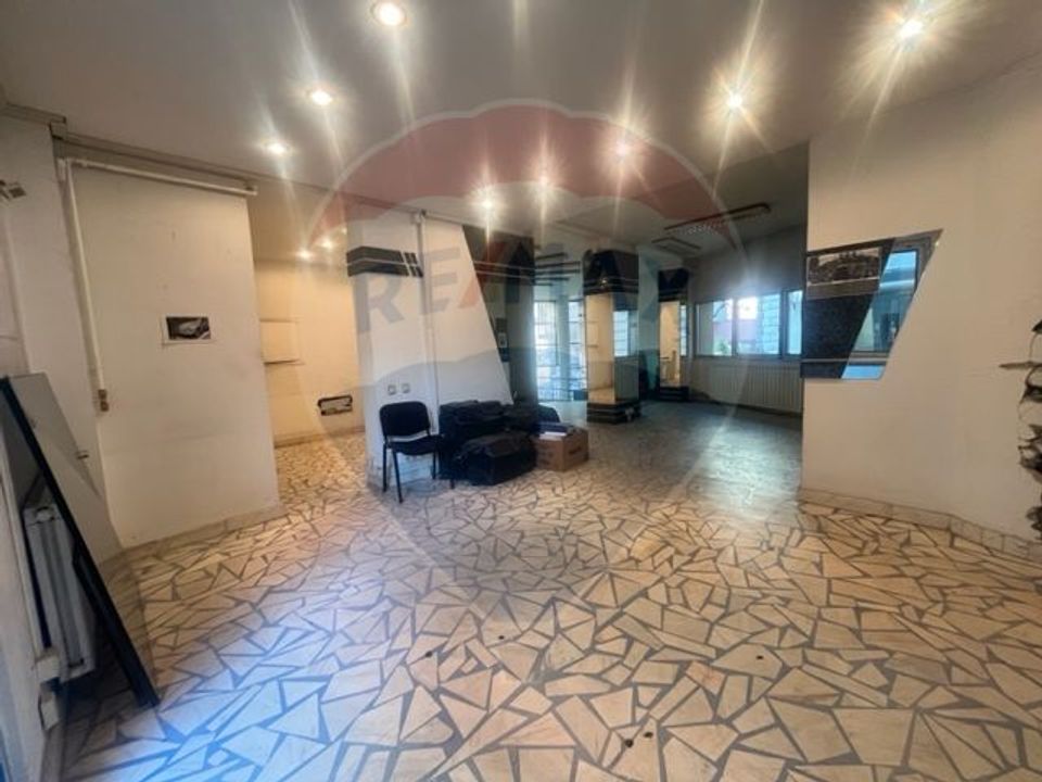 180sq.m Commercial Space for rent, Central area