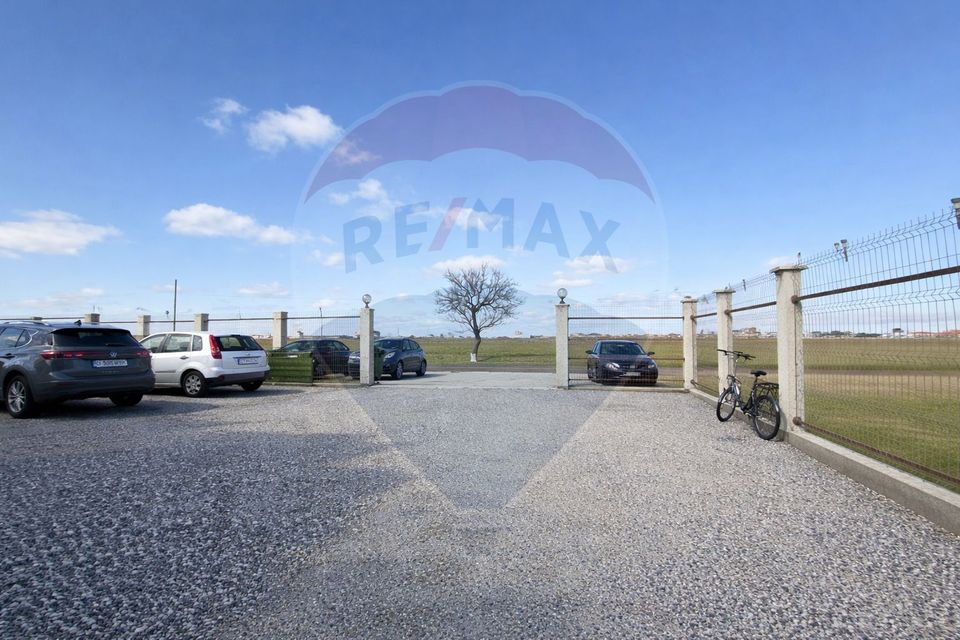 170sq.m Commercial Space for sale