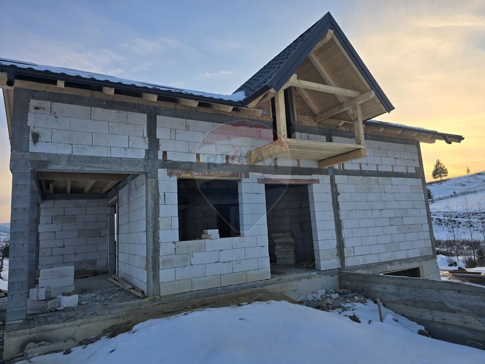 Casă / Vilă cu 5 camere de vânzare