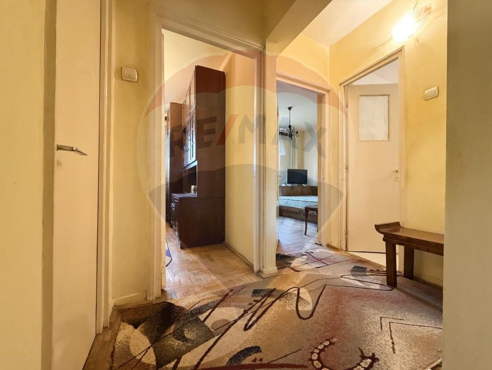 Apartament 4 camere, etaj 1, decomandat, zona centrală