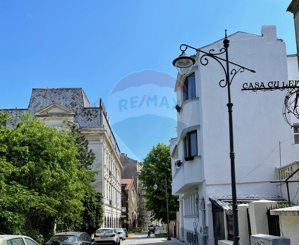 Duplex cu 9 camere de vânzare în zona Peninsula. D+P+E