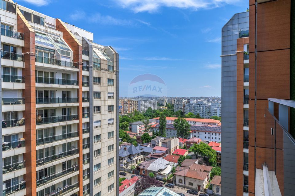 De vanzare | Apartament 3 camere 100 mp, balcon 8 mp | InCity
