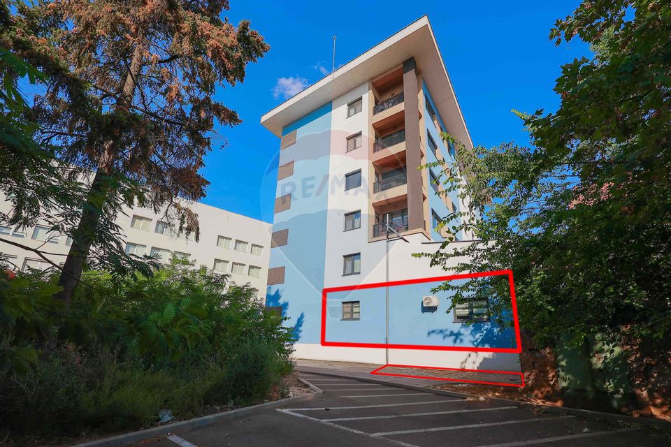 De vânzare Apartament cu 2 camere + loc parcare în zona Ultracentralǎ