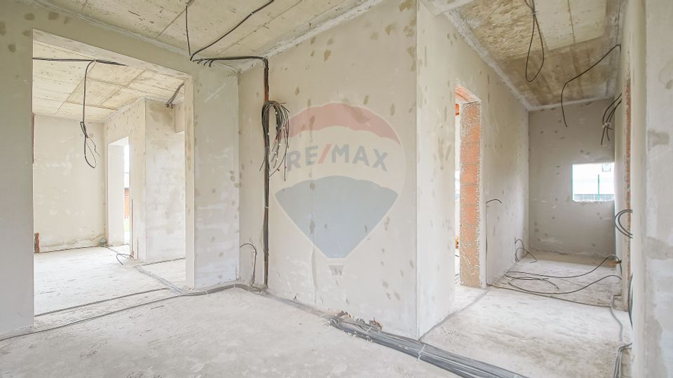 Casă spațioasă la gri, 4 camere, 3 băi, teren 500 mp – zona Bartolomeu