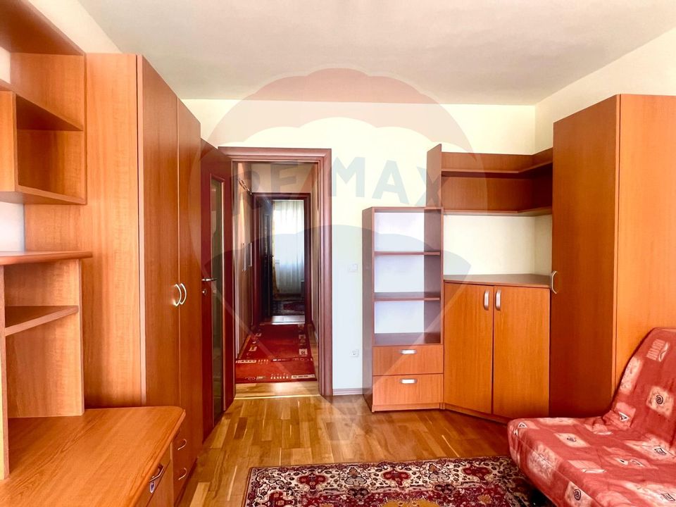 De închiriat apartament cu 4 camere, zona Dacia