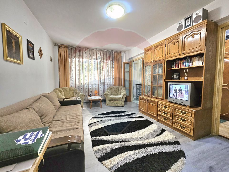 1 room Apartment for sale, Poarta 6 area