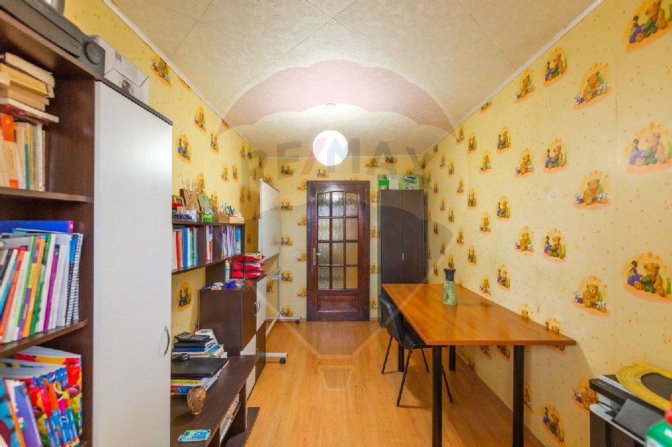 4 room Apartment for sale, Milcov area