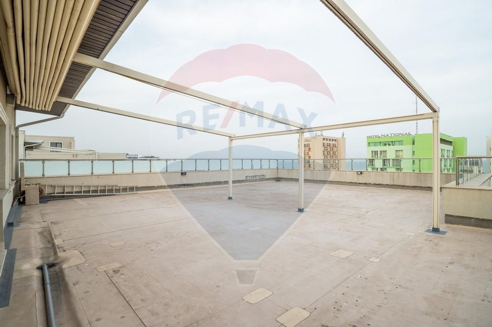 Penthouse de vanzare in Mamaia vedere frontala lac si marea Neagra