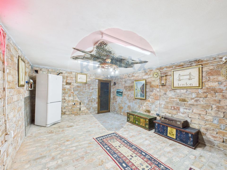 Casă / Vilă cu 4 camere de vânzare în zona Est