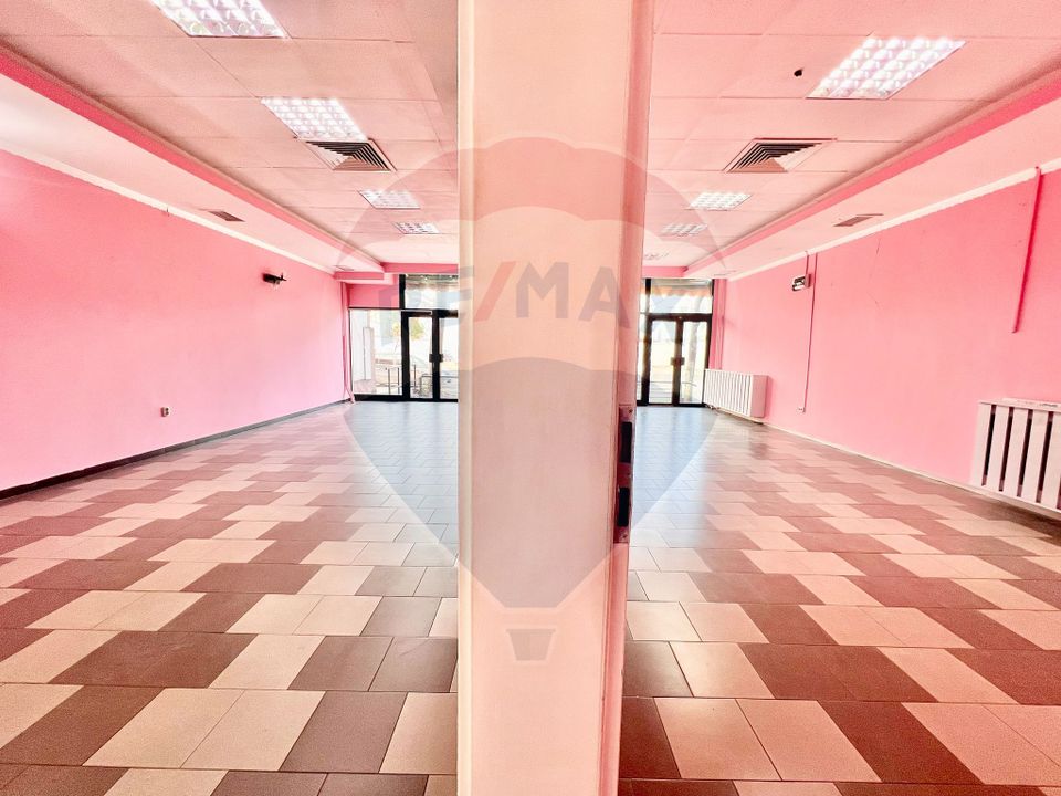 122sq.m Commercial Space for rent, Decebal area