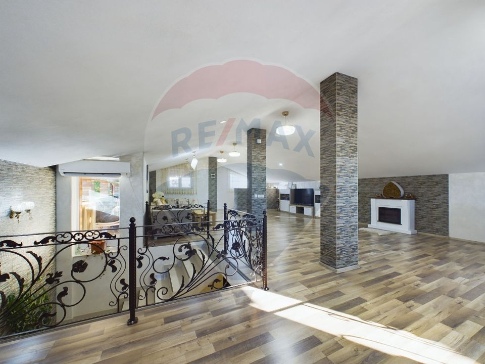 Casă / Vilă 5 camere + Mansarda Foarte Spatioasa