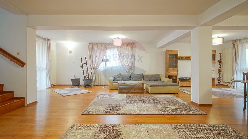 Vilă cu Teren Generos - Tractorul, Potrivită pentru Locuit sau Afacere