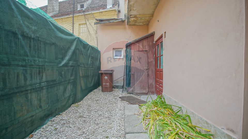 REZERVAT! Apartament cu o cameră de vânzare langă Biserica Neagră.