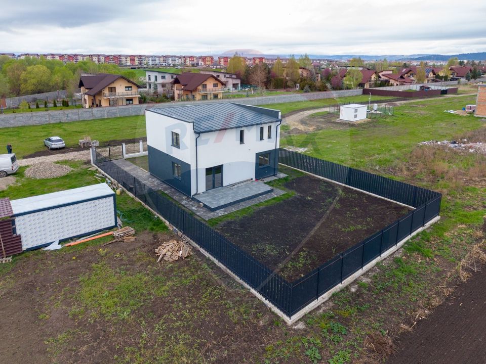 Vila moderna cu 4 camere,  P+E - teren 501 mp