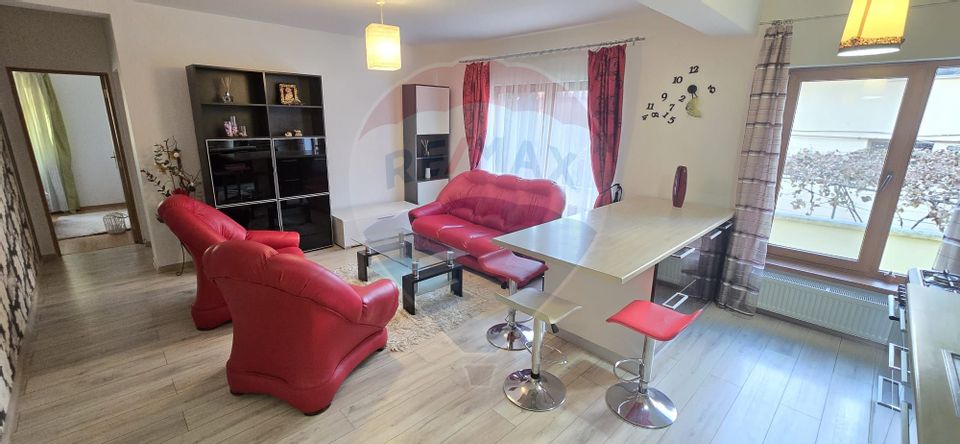 Apartament cu 3 camere de vânzare în zona Strand