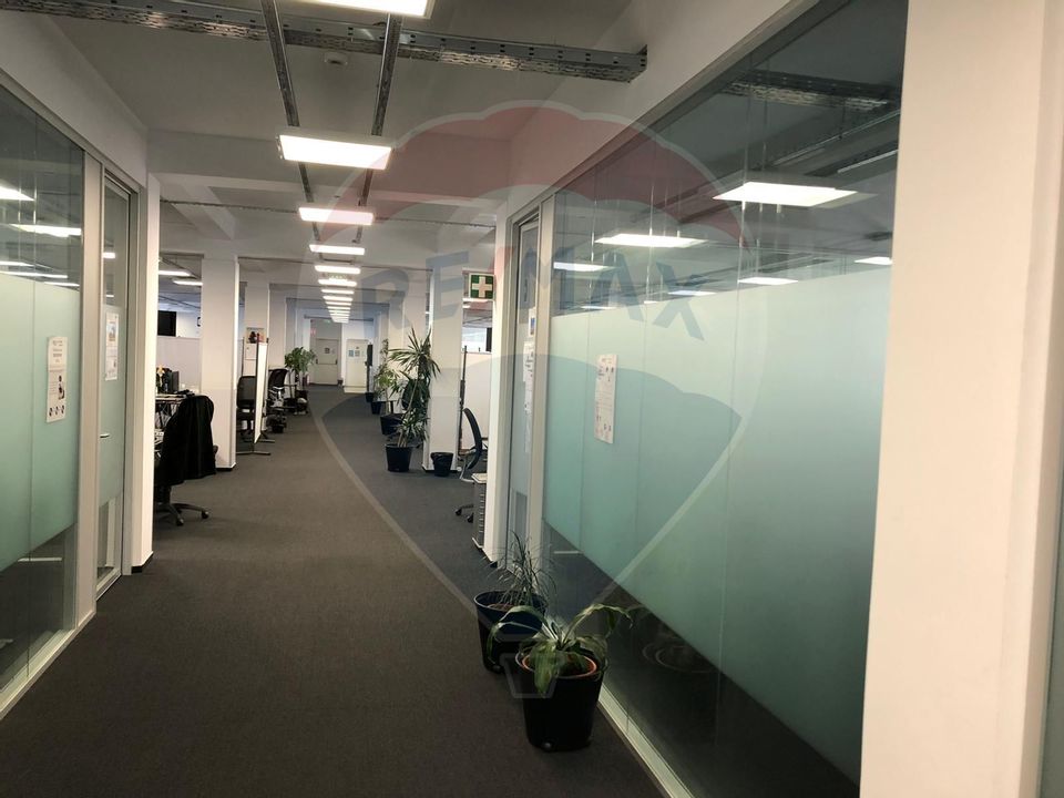Spațiu de birouri de 4,000mp de vânzare în zona Industriilor