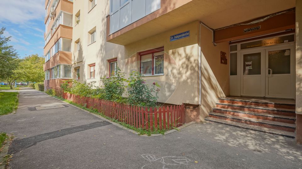 Apartament cu 3 camere de vânzare în Tractorul, Str. Independentei