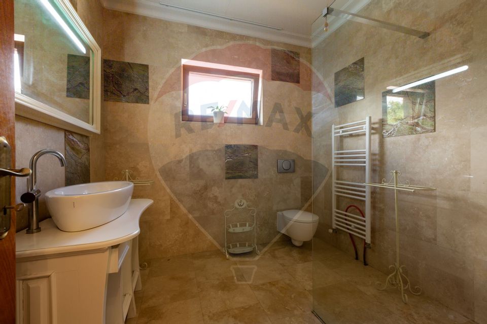 Casă spectaculoasă în Mediaș – reședința antrenorului Cristi Pustai