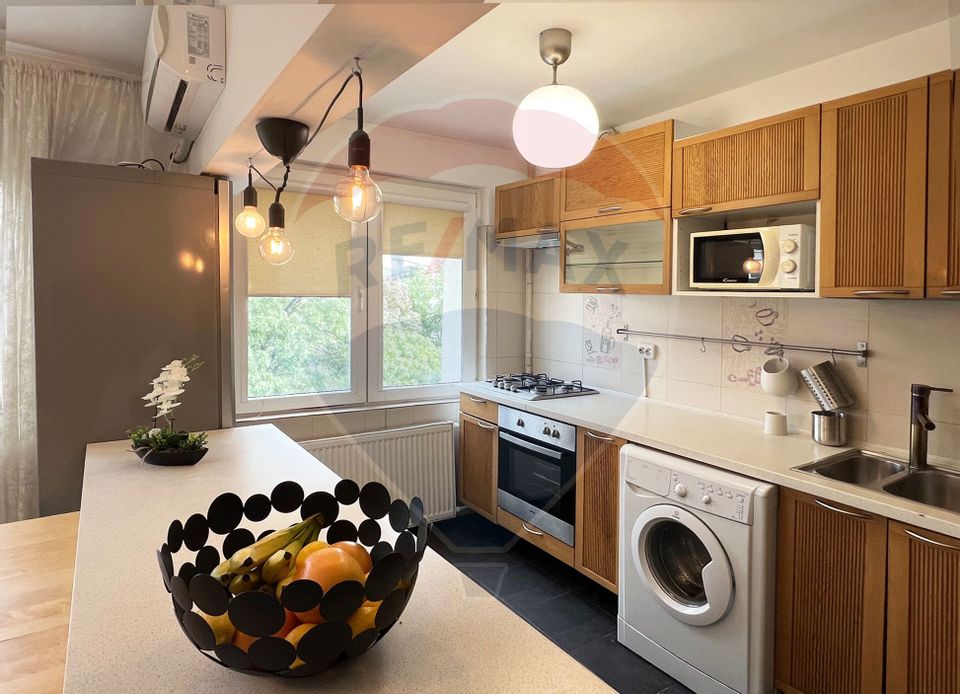 Vanzare apartament spatios,  3 camere - Metrou 1Mai