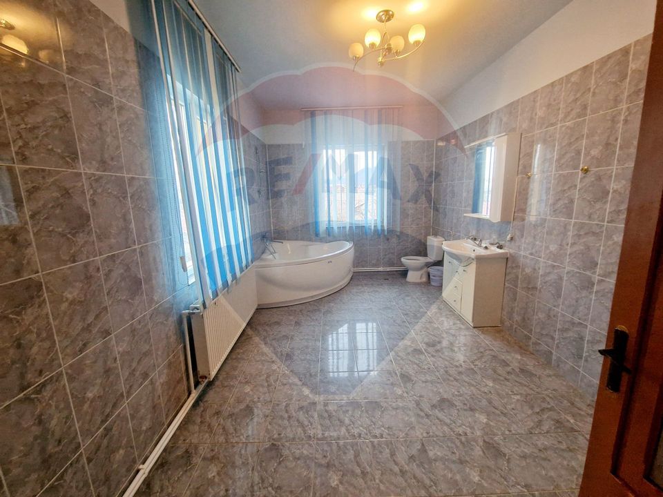 8 room House / Villa for rent, 1 Mai area