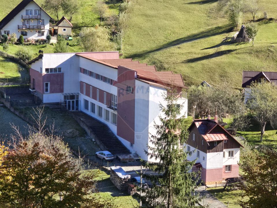 Vila / Pensiune / Camin / Azil seniori, zona superba Moeciu, parcare