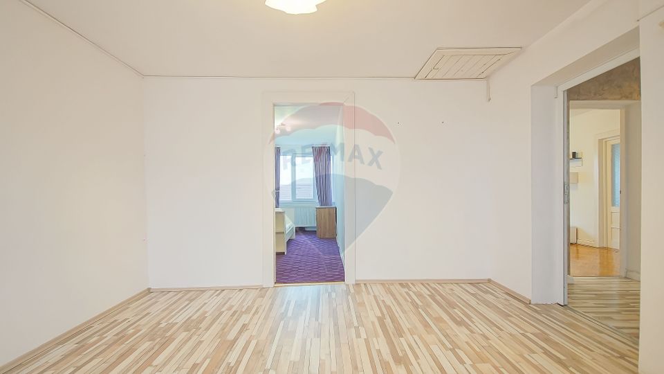 4 room Apartment for sale, Tractorul area