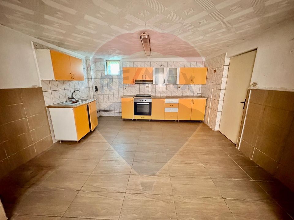 Casă cu curte generoasă și multiple posibilități – zona Moșnei