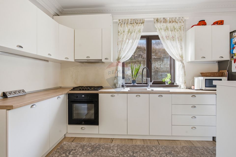 9 room House / Villa for sale