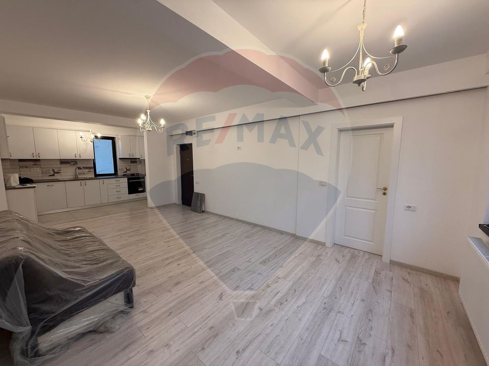 Apartament Decomandat Central 3 camere, 2 bai + loc de parcare privat