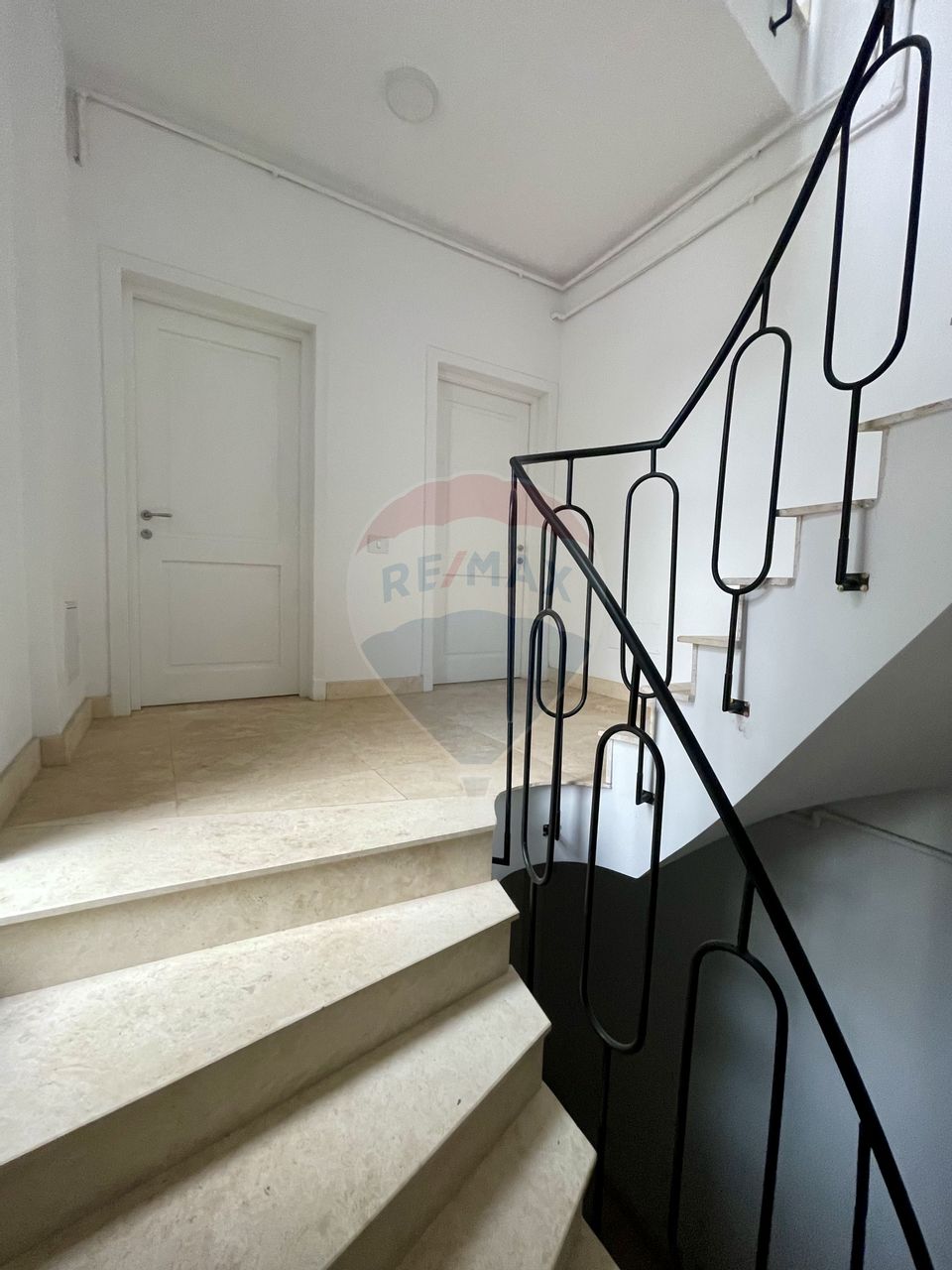 Apartament in vila de închiriat în zona Capitale