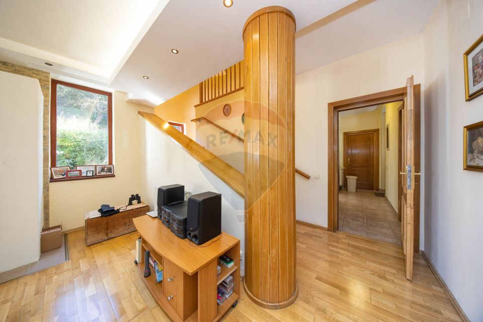 Vilă Moieciu, 375 mp util + teren 2.992 mp, View - Comision 0