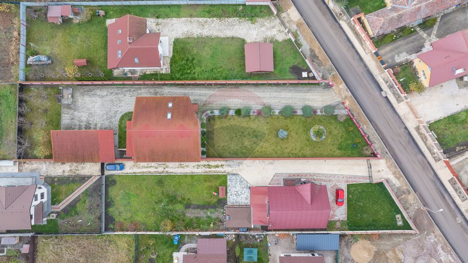 Casă spațioasă și elegantă, teren 1547 mp în Stupini – Comision 0