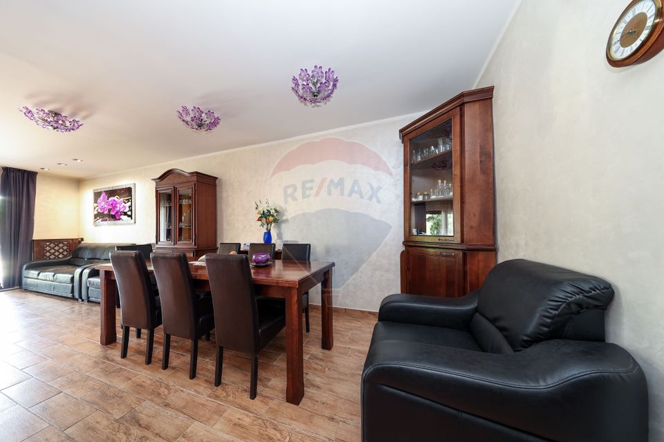 Conac, proprietate unica, in mijlocul naturii, Sacele!