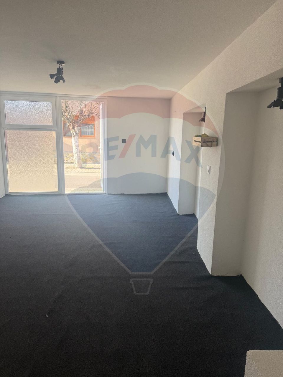 330sq.m Commercial Space for sale