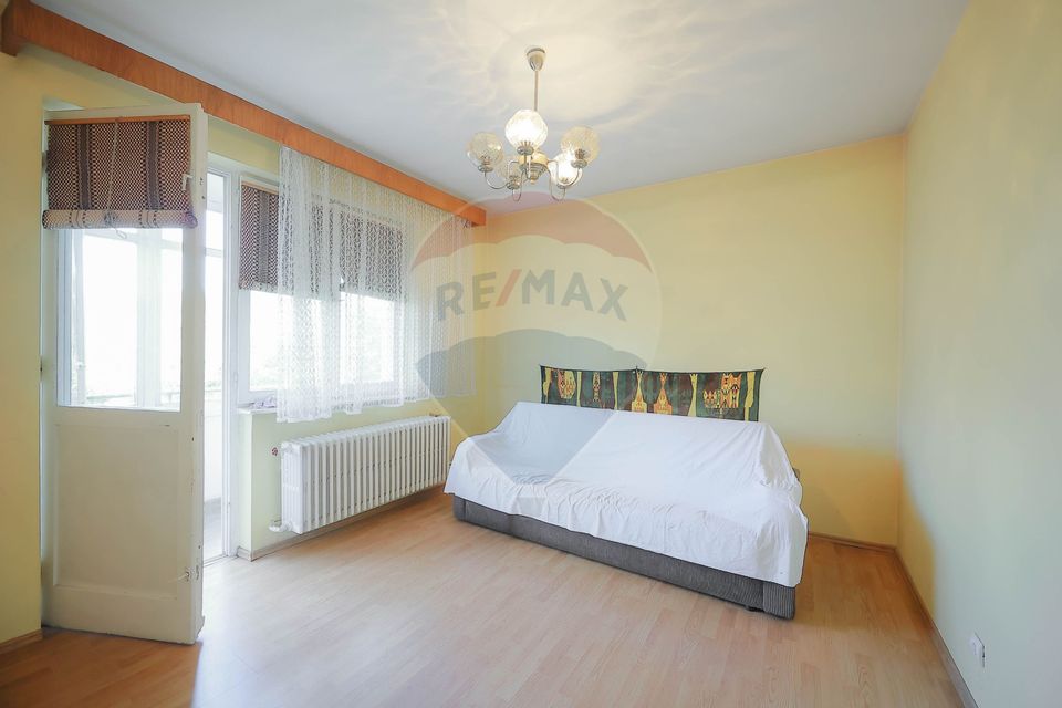 De vânzare, apartament cu 3 camere, zona Rogerius