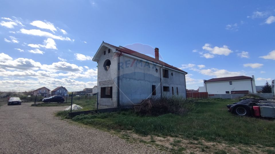 Vilă P+E, 378 mp, la roșu, Sânmartin, arhitectură unică, teren 726 mp