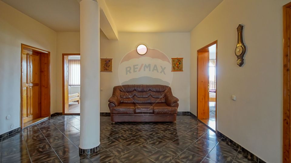 Vilă S+P+E+M | 878 mp utili | teren 1.404 mp | în Poiana Brașov