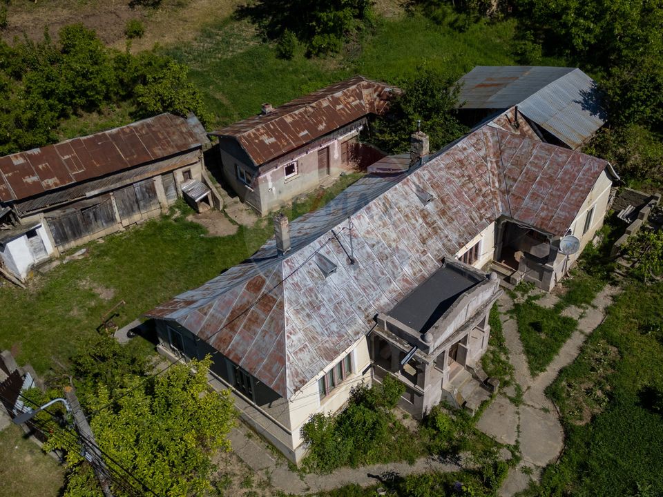 Casă taraneasca de vanzare- PARAVA-BACAU