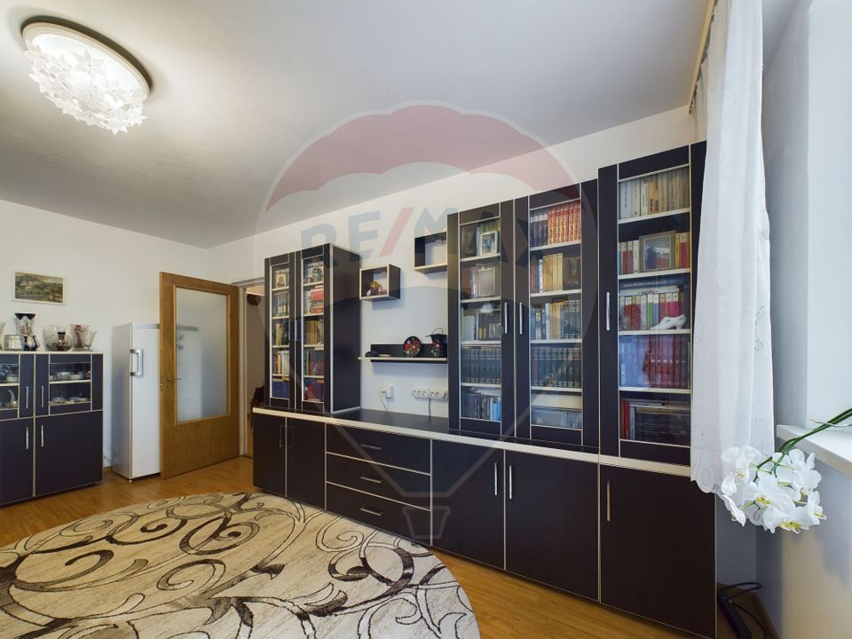 Apartament cu 4 camere, boxa, loc de parcare - Zona Brancoveanu