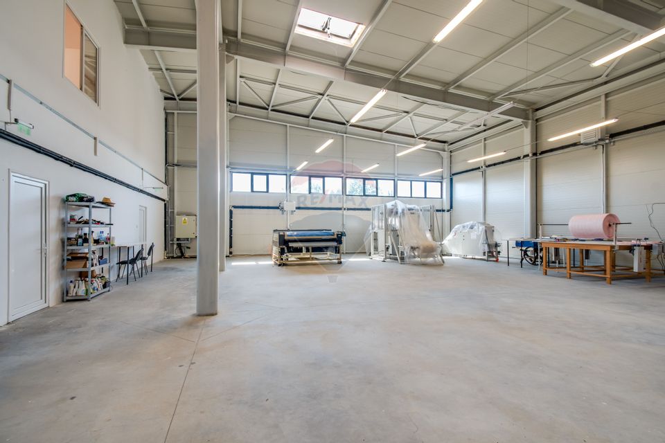 Hala de vanzare, 600 mp constructie, 7000 mp teren, Racari Dambovita