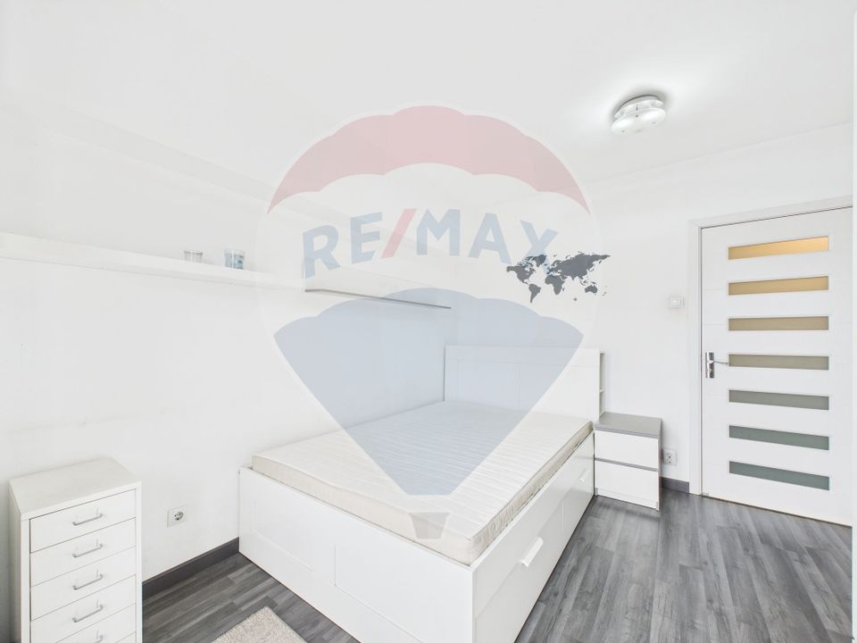 Apartament cu 3 camere de vânzare în zona Dristor