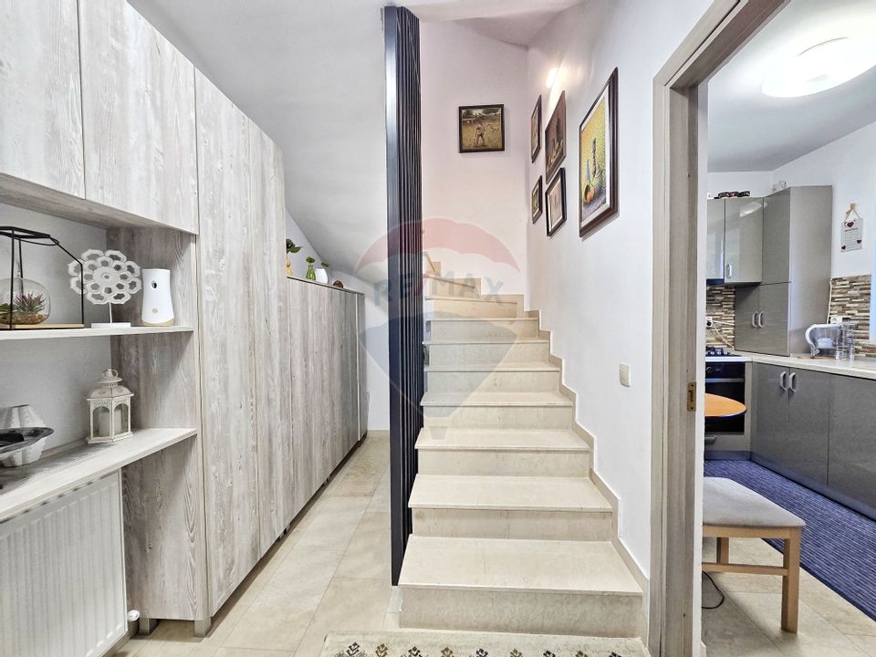 Casa, 4 dormitoare, pod amenajat, gradina, zona Vivo