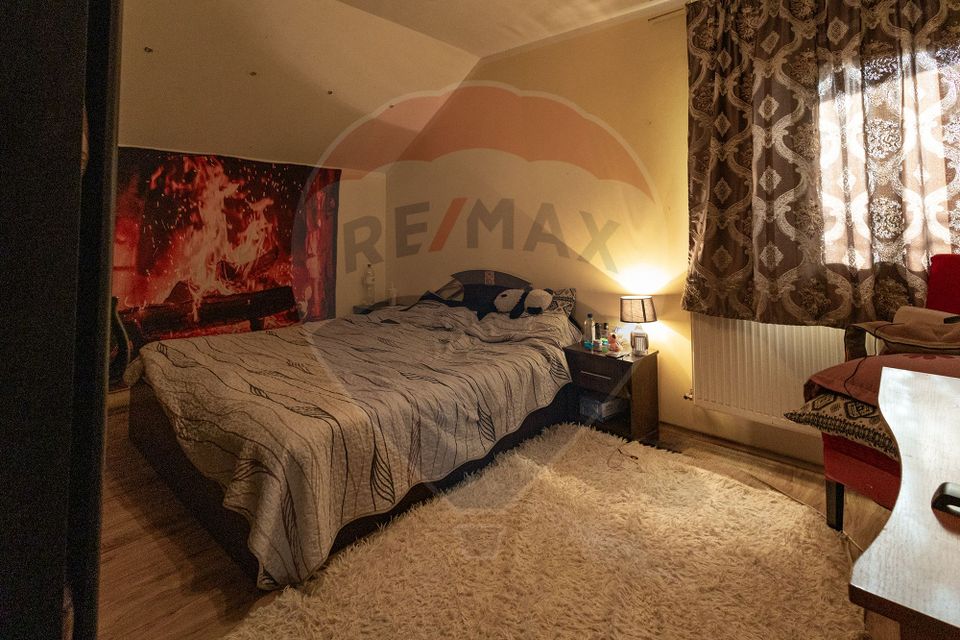 Casă / Vilă cu 6 camere de vânzare în zona Sagului