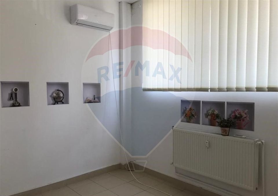 24sq.m Commercial Space for rent, Brotacei area