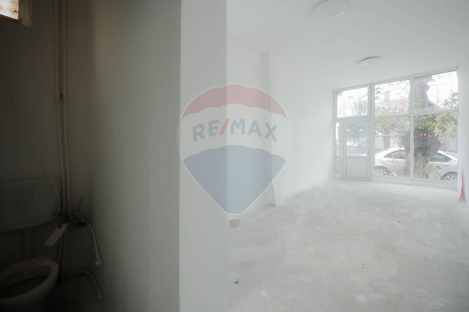 56sq.m Commercial Space for sale, Rogerius area