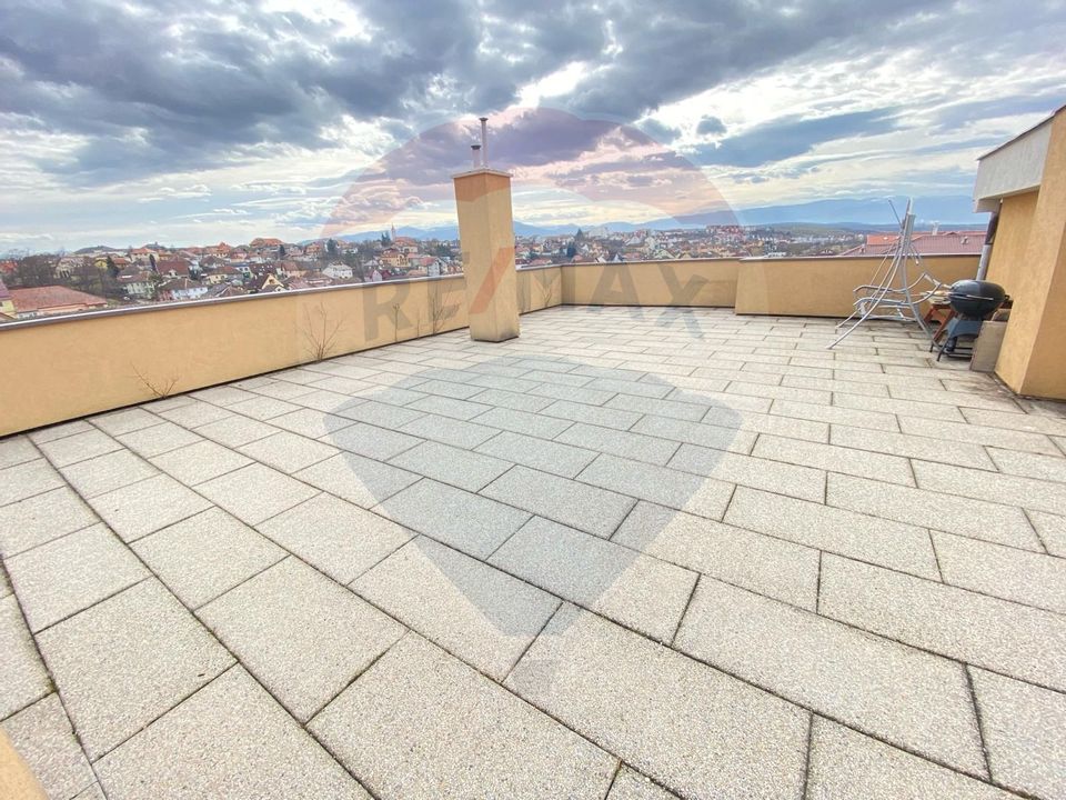 Penthouse for rent with super view at super price