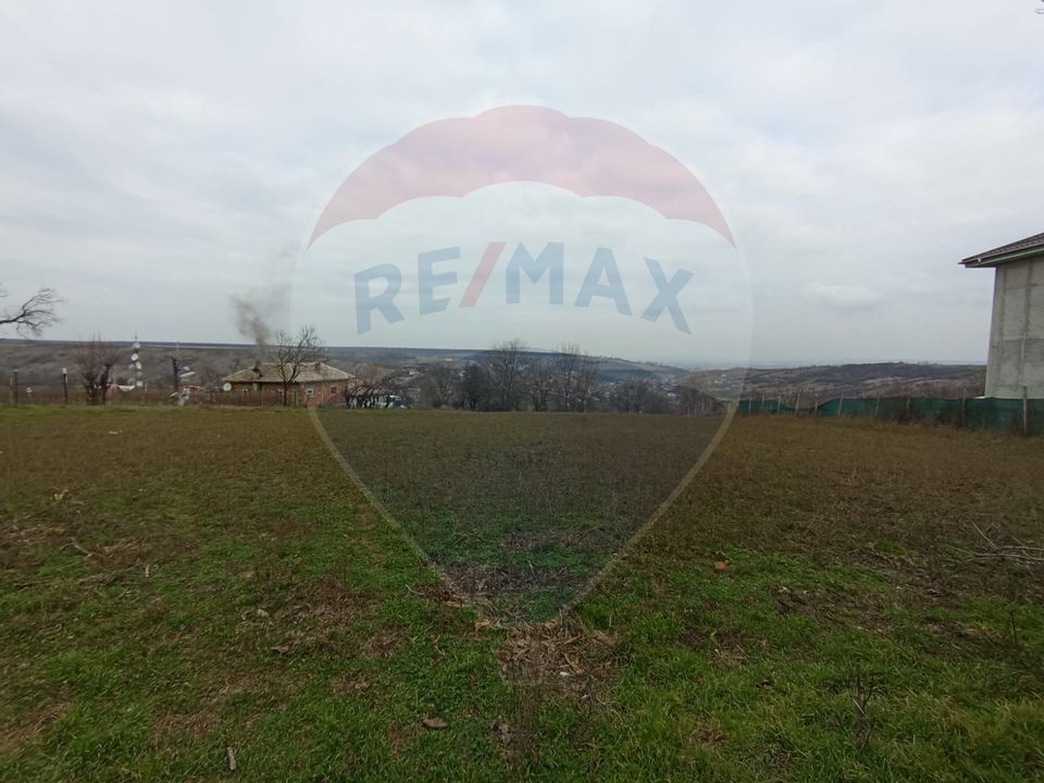 Land 1,698sqm Carligei / Strada principala