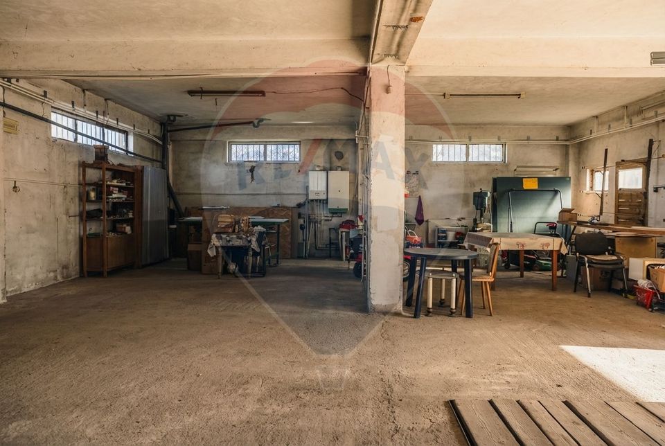 8 room House / Villa for sale, Sud-Est area