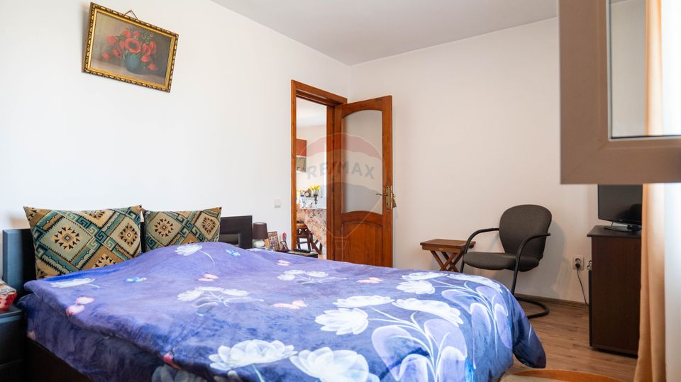 Vanzare vilă Bacu P+1+Pod, livadă, acces rapid A0/A1/Centură